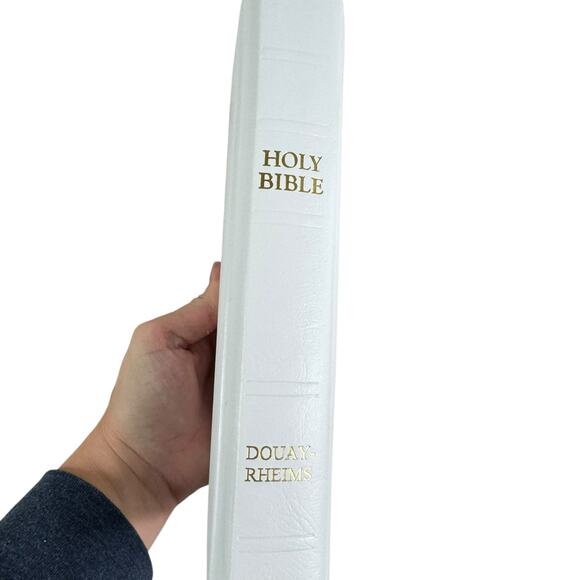 Holy Bible White Hardcover Remembrance Edition Cedar Box Hinged Case - Picture 4 of 5